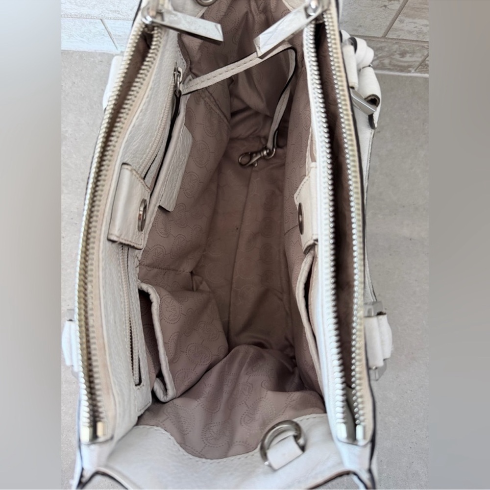 Michael Kors White Audrey Satchel Zip and slip interior pockets - Picture 7 of 13